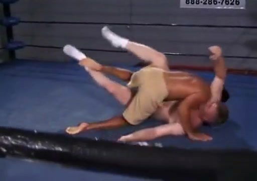 Dakota Phillips wrestles latin