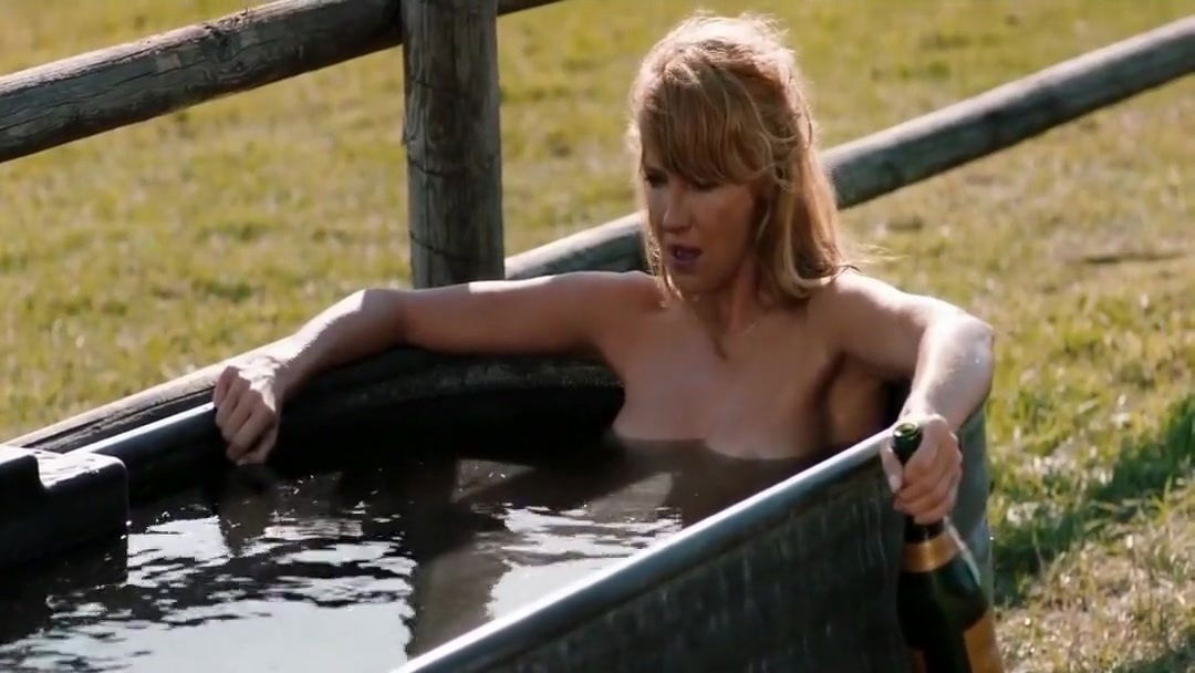 Celebrity Kelly Reilly loves to Streak and Freak in Yellowstone (2018)