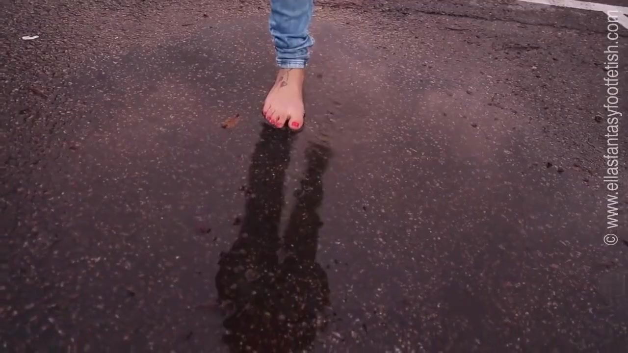 ella jolie barefoot in a carpark