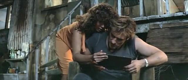 Victoria Abril & Nastassja Kinski - The Moon in the Gutter