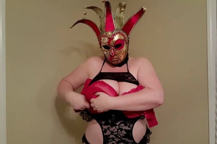 lateshay's 2016 mardi gras mask gaza