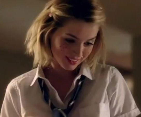 Ana de armas lorenza izzo - knock knock 02