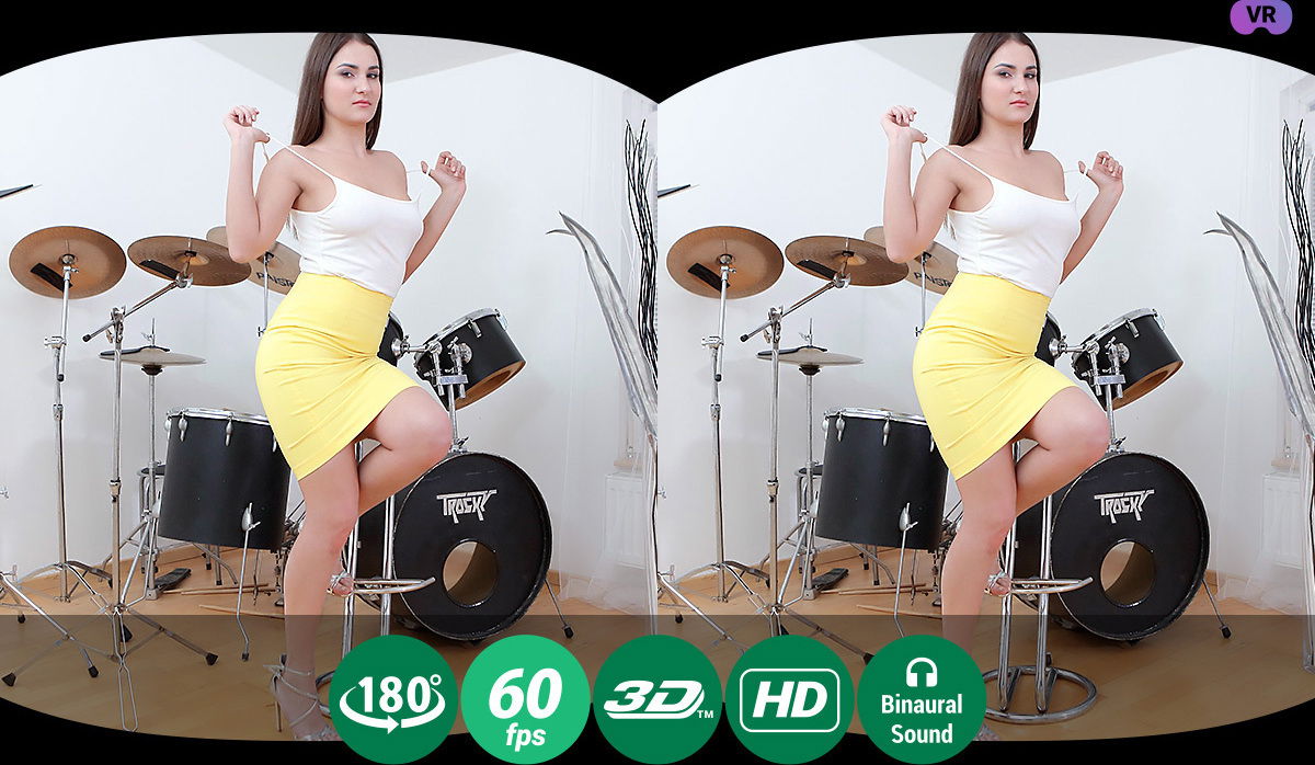 Ellen Betsy in Drum-N-Bass Masturbation From The Extremely Hot Br - TMWVRNet