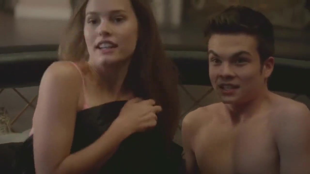 Anna Paquin, Karolina Wydra, Carrie Preston - True B S7E6-7 (2014)