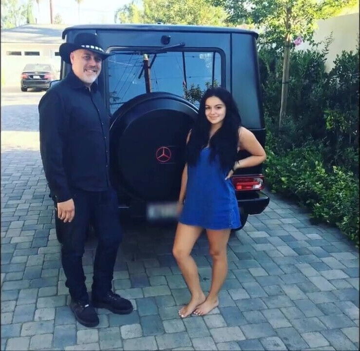 Ariel Winter hot feet and toes