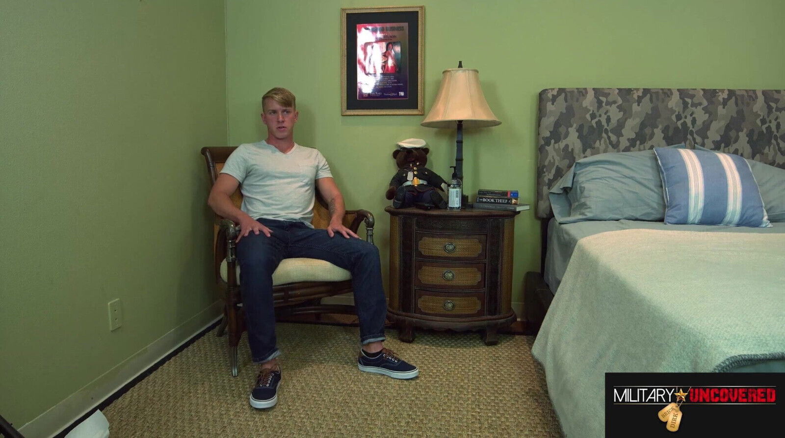 NAVY: SAILOR'S HUGE LOAD AFTER WEEKS WITHOUT CUMMING