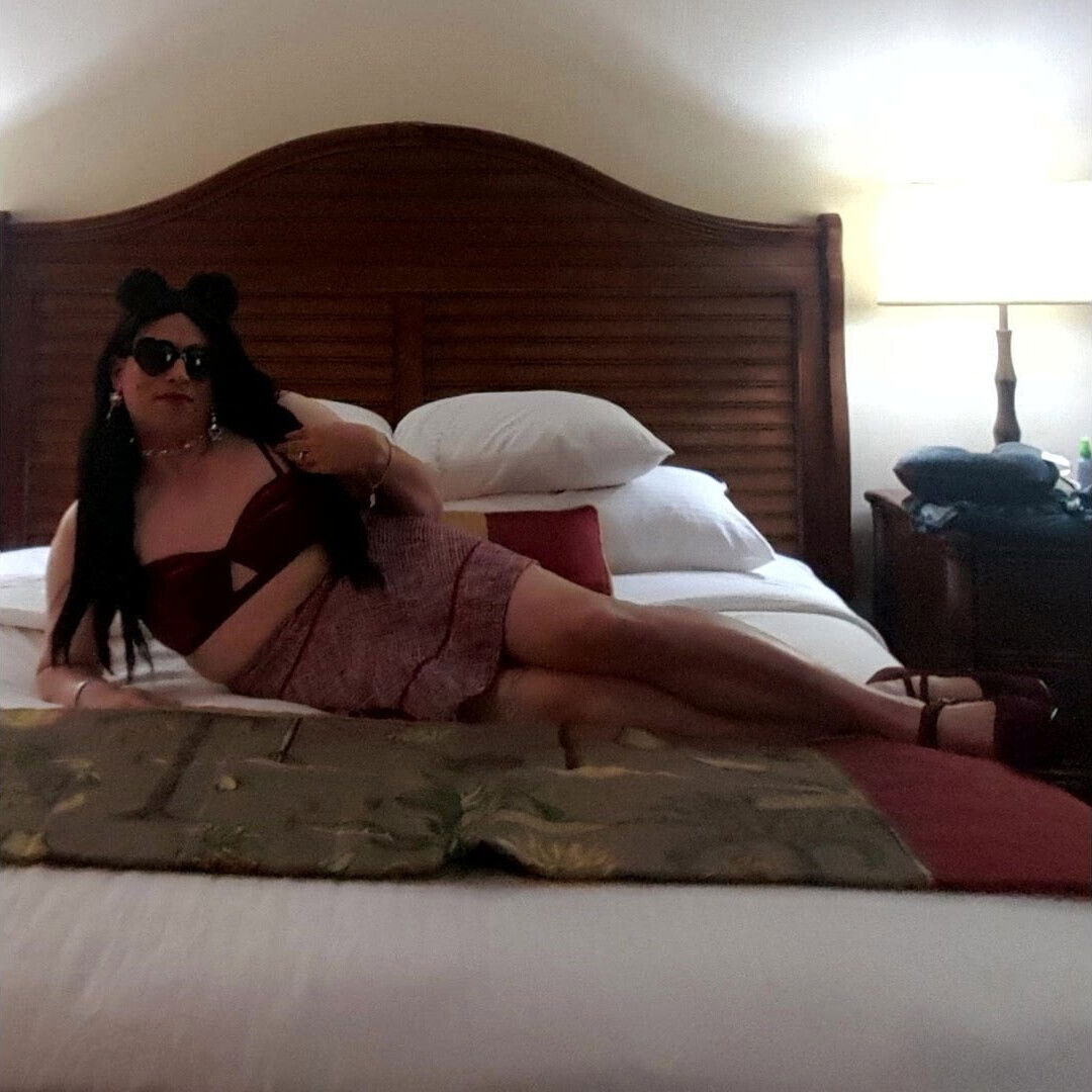 Showing Burgundy Tweed Schoolgirl