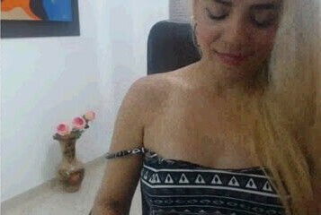 Brazilian girl take of her bra 