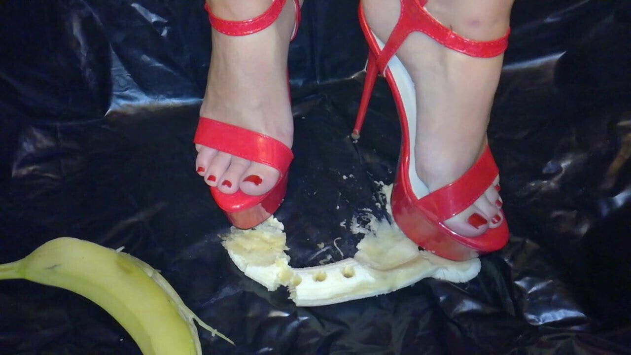 Lady L crush banana with red sexy high heels