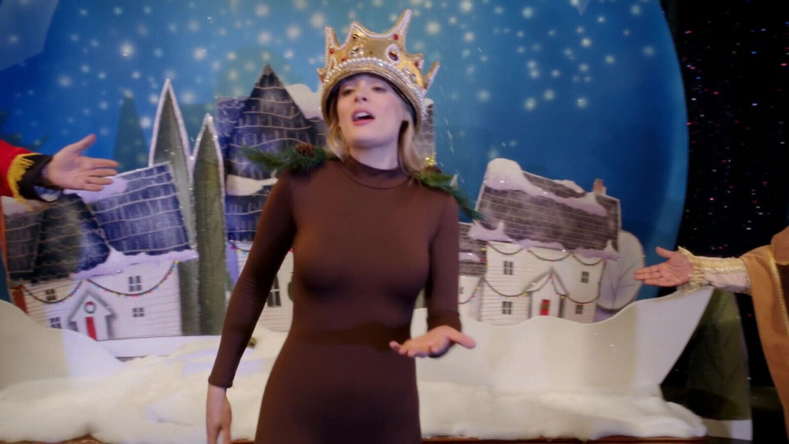 Alison Brie, Gillian Jacobs - ''Community'' s3e10