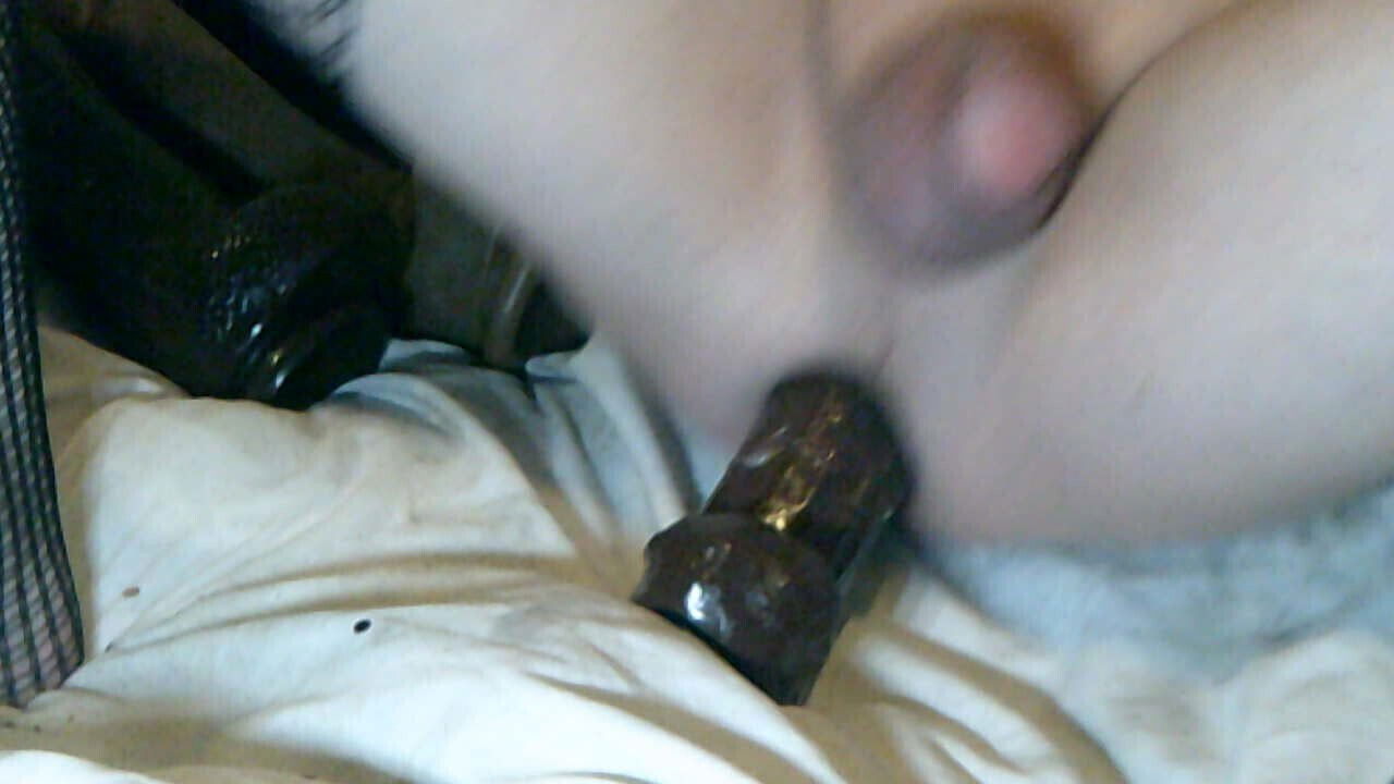 WHITE slut amusing with bbdildos fist