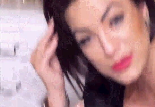 Girl show nipples nipslip