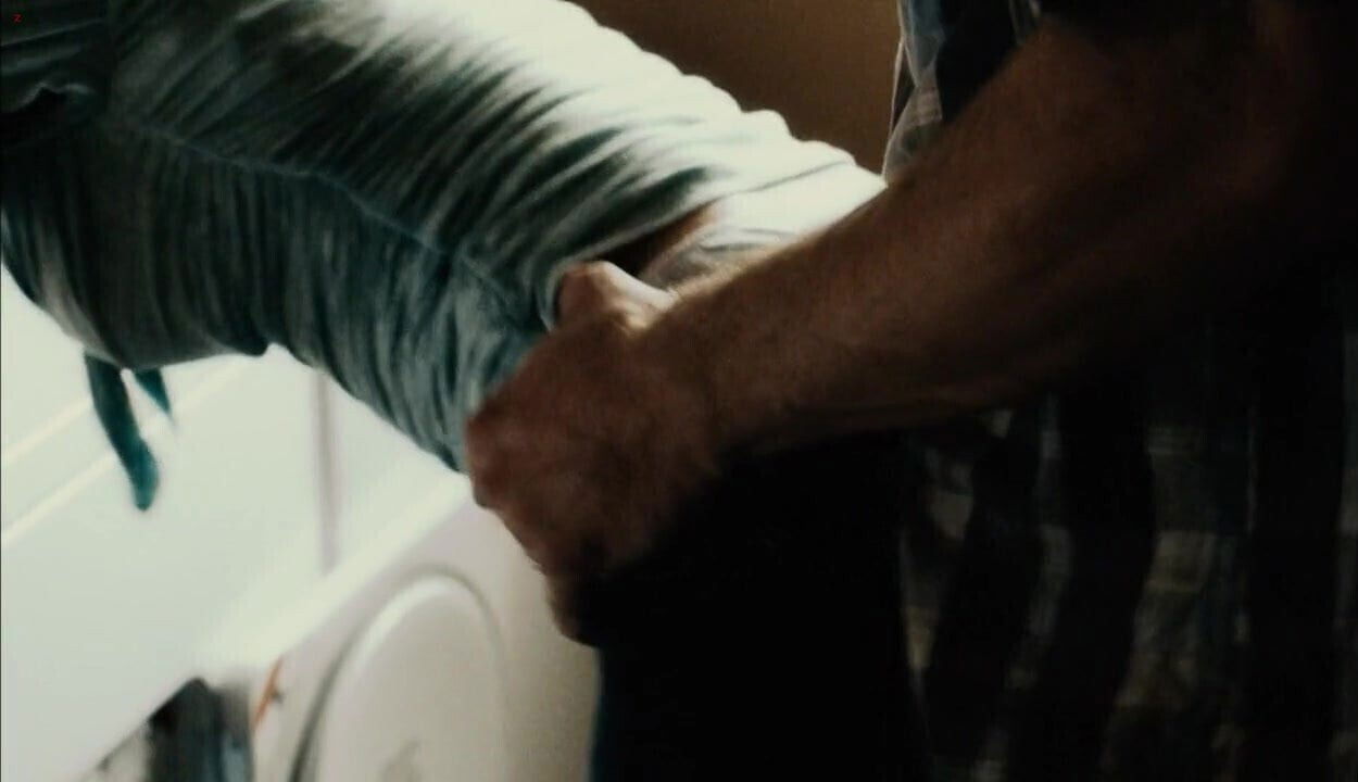 Vera Farmiga - Running Scared (2006)