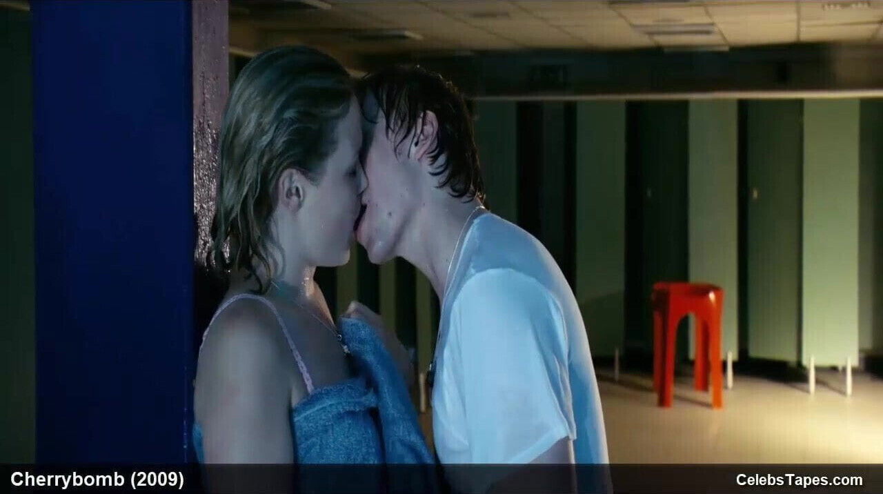 Celebrity Kimberley Nixon Lingerie Sexy Movie Scenes