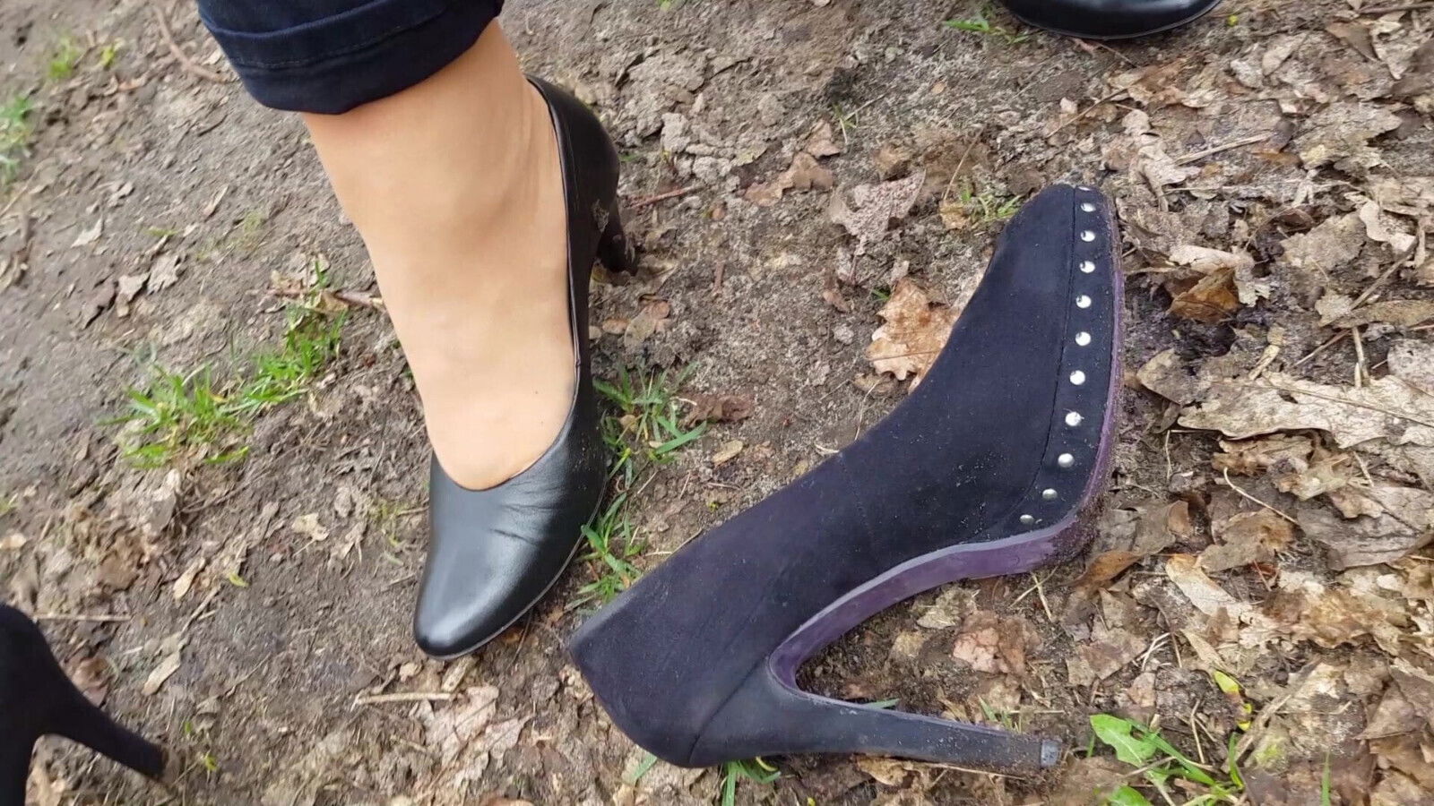 Outdoor session with pairs black heels