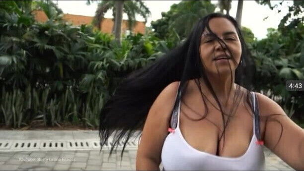 Bust Latina jumping jacks