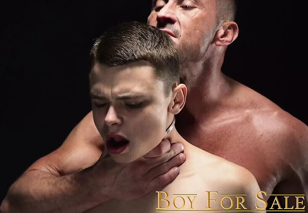 Little slave fucked bareback master's huge dick