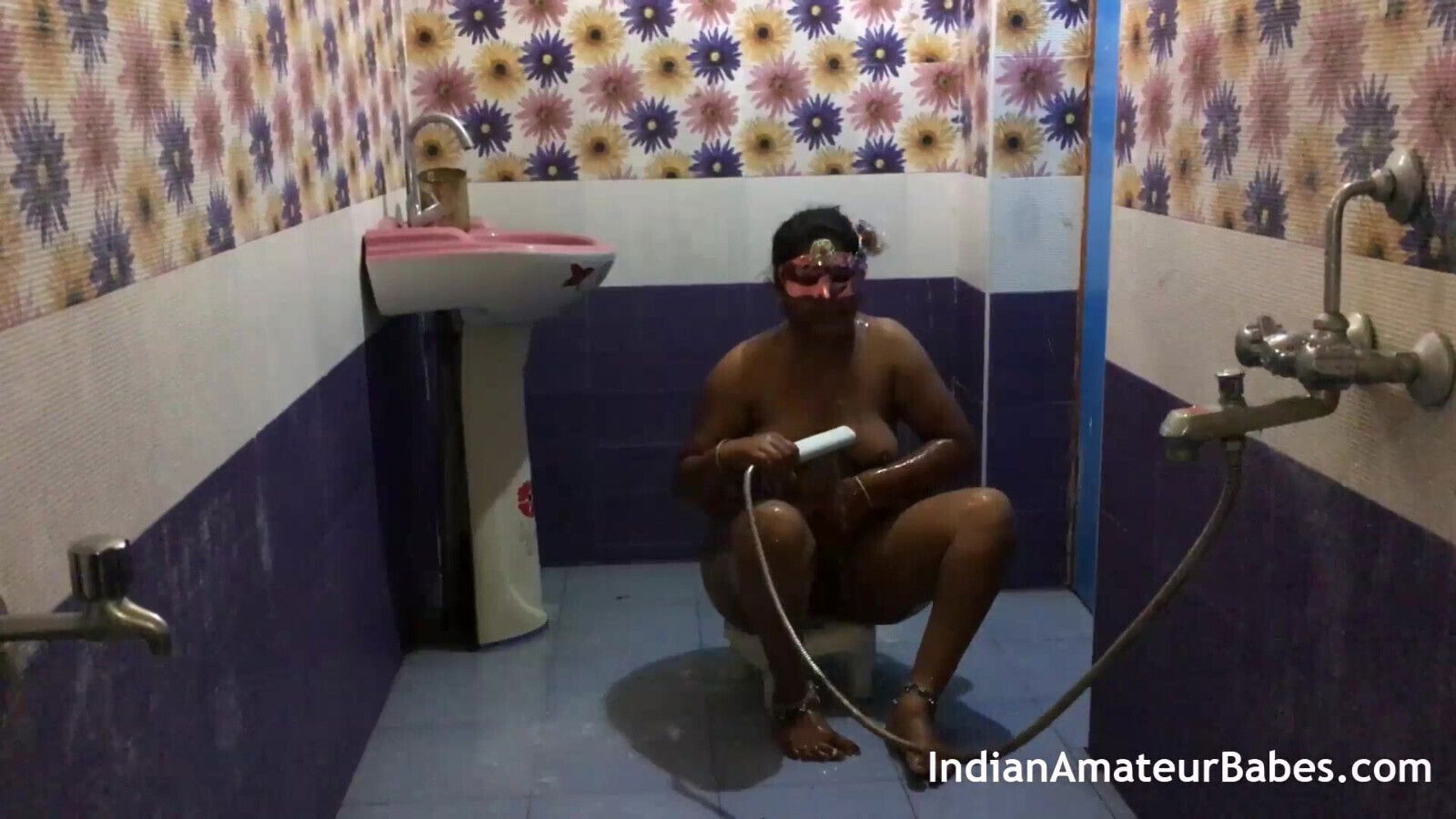  Indian wife fuck with friend absence of her husband in show