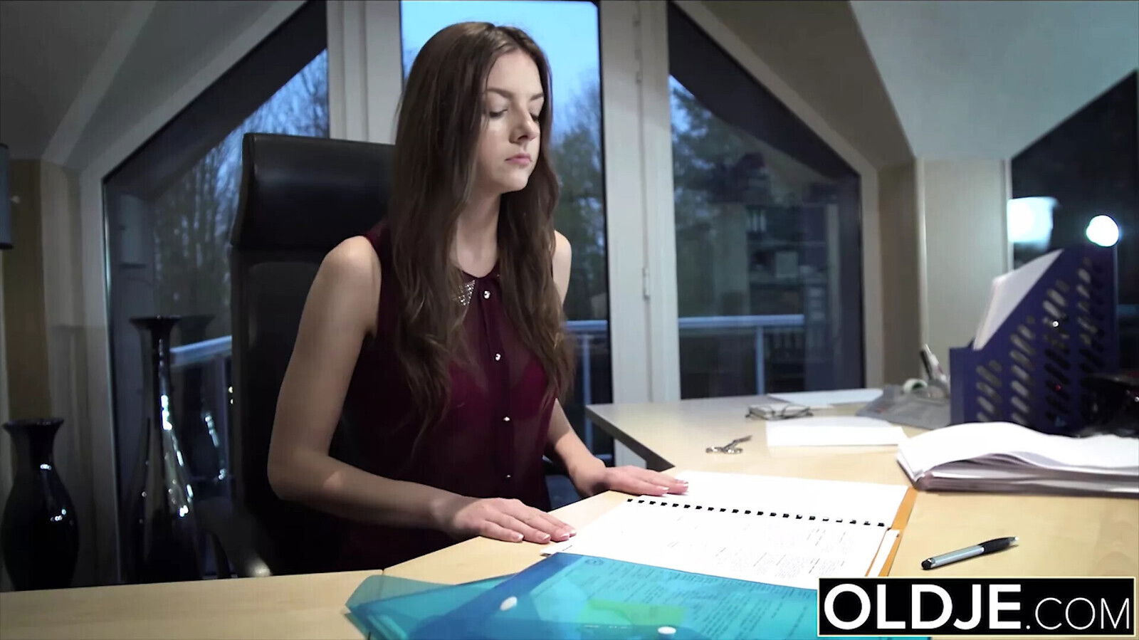 Teen open mouth cumshot swallow after riding