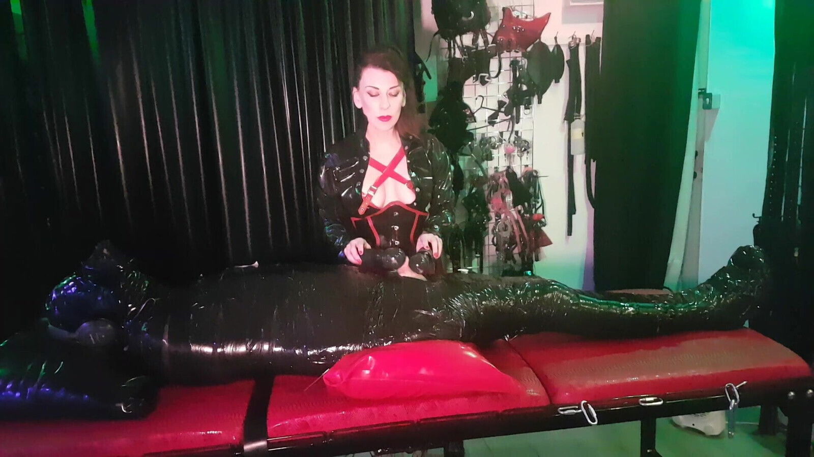 Hannah Mannah shrink wrapped and pleasured