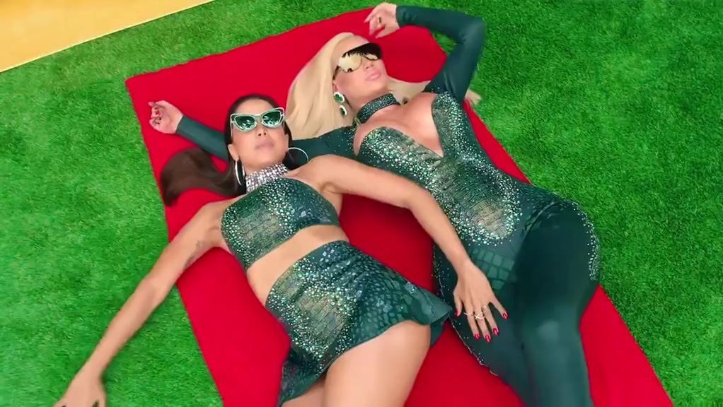 Iggy azalea ft. Anitta - switch