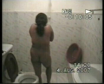 Sri Lankan lady has the best sexy ass (old clip)