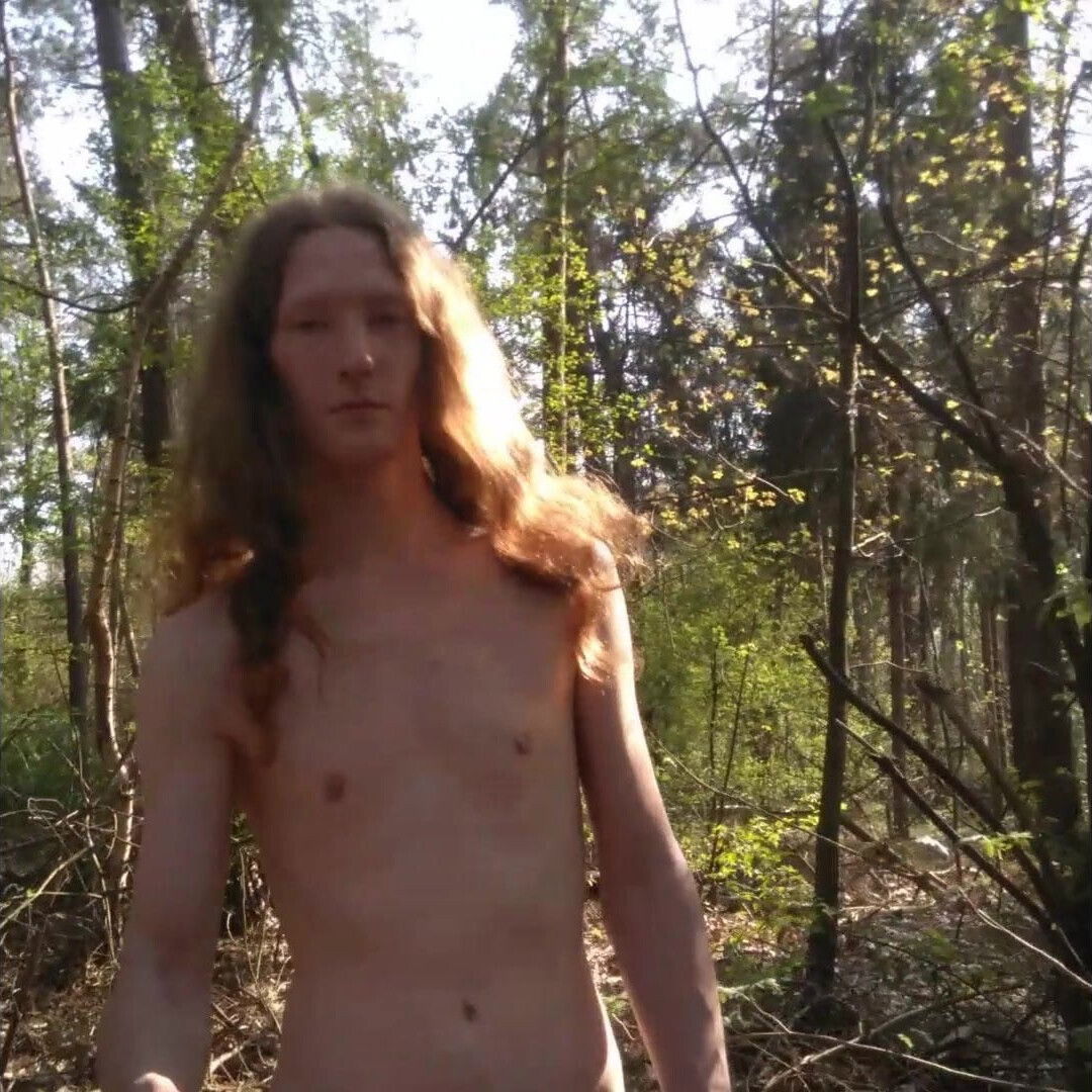 Vid 2: Naked walk in the woods