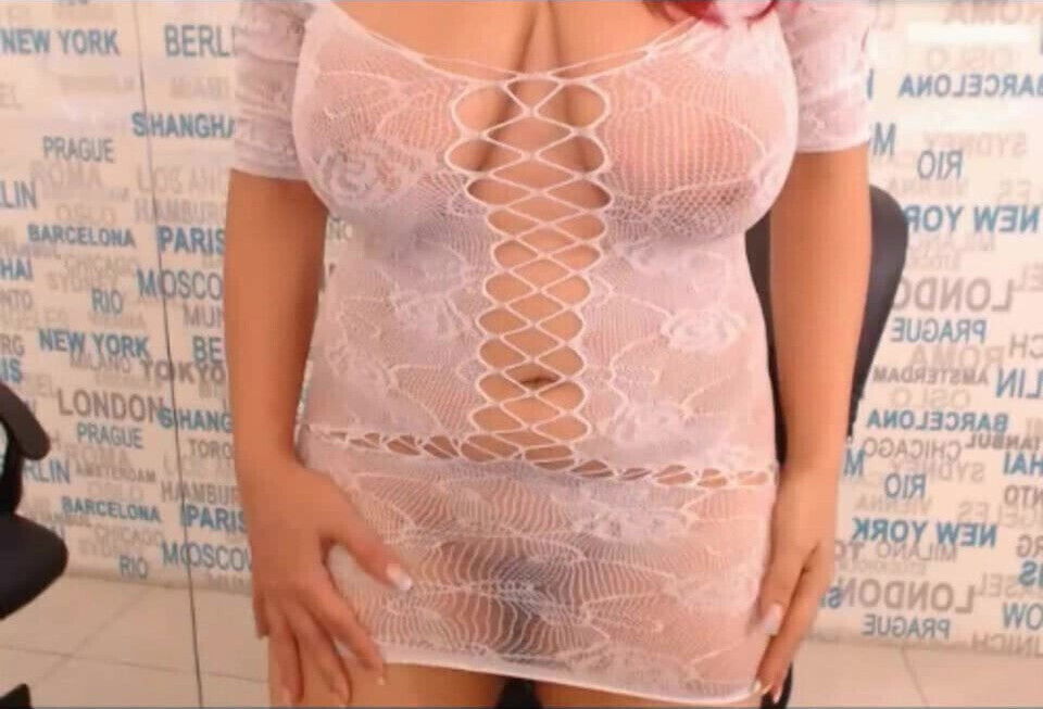 Latina With Very Sexy Outfit Teasing for Webcam