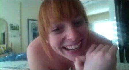 Redheaded pixie girl bates on webcam 