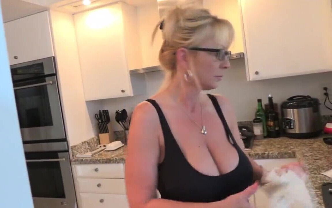 mature alisha fisting