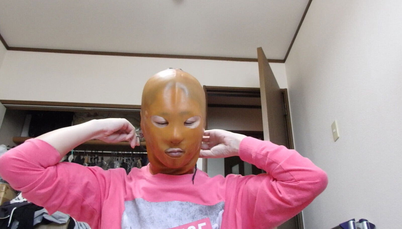 PutOn Rubber Mask pt.1