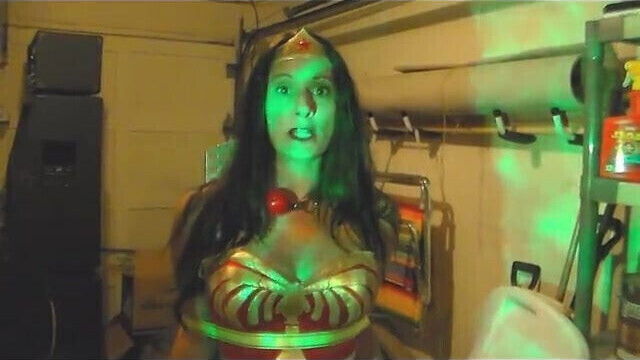Wonder woman captured & into Robot