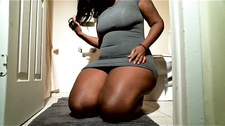 EBONY MILF TEASING & SPREADING HUGE