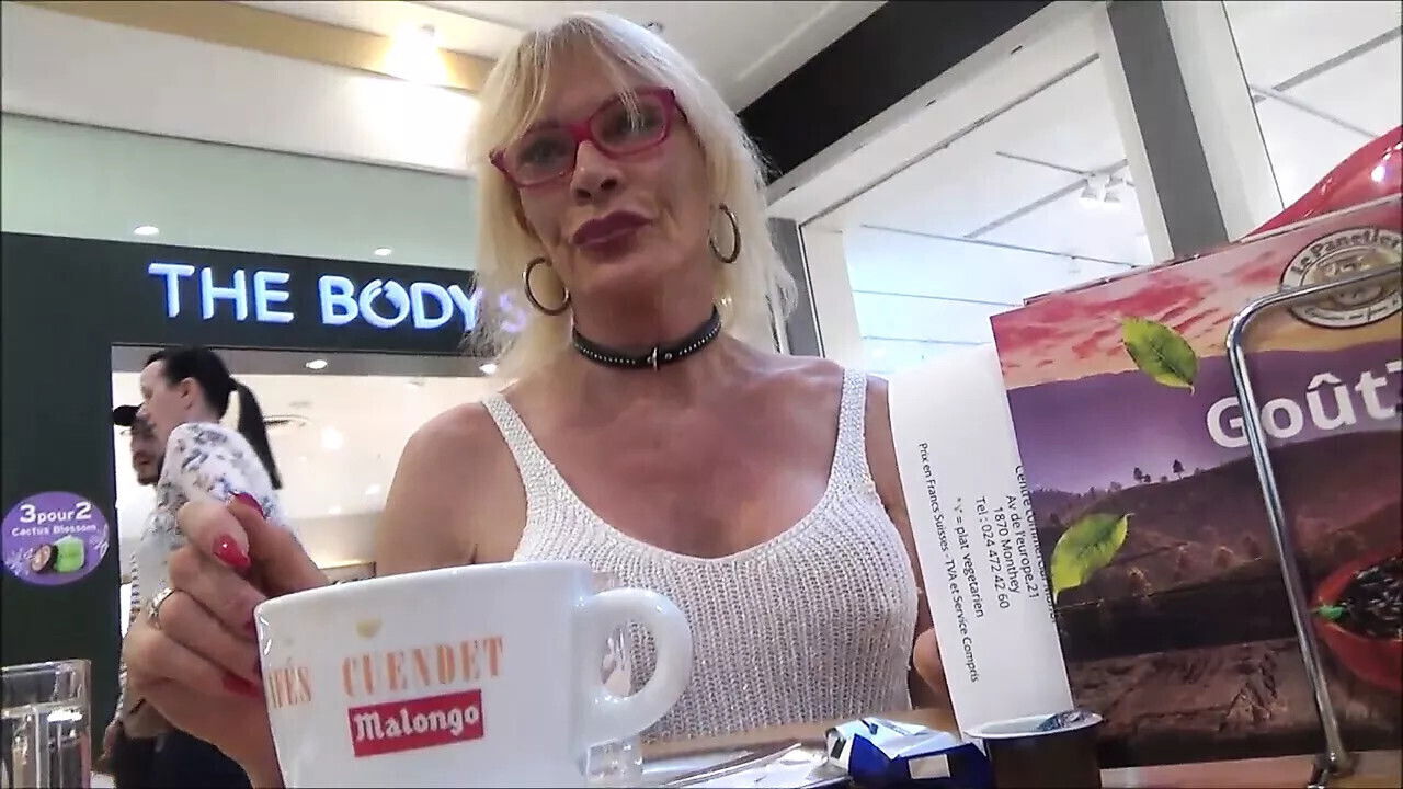 stefani boots meet a man during shopping real life