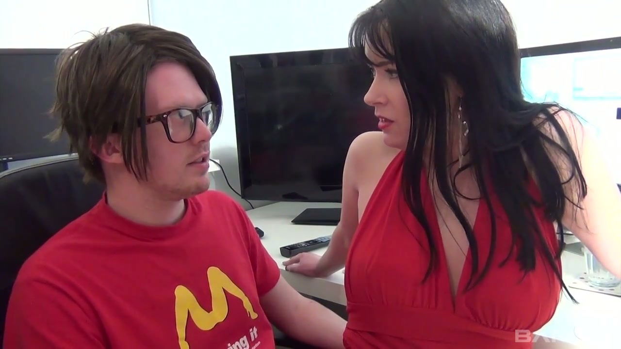 Dark haired harlot Tanya takes into mouth good