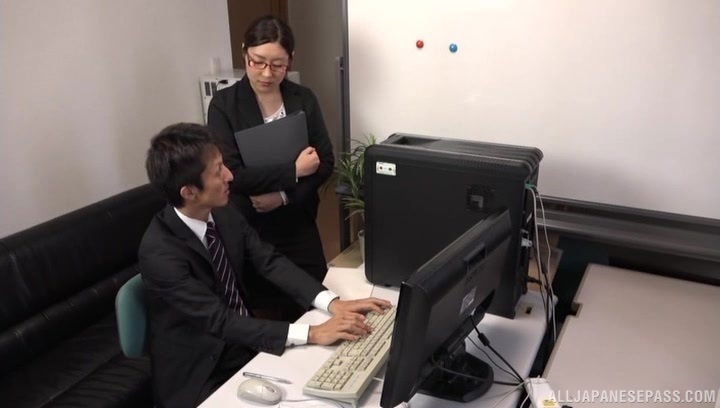 Mature brunette Japanese Mikoto Yatsuka missionary and doggy fucked