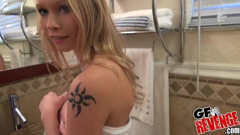 Dakota James grabs with both hands makes hard