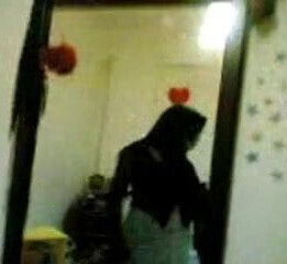 Arab shemale showing in front of camera 1