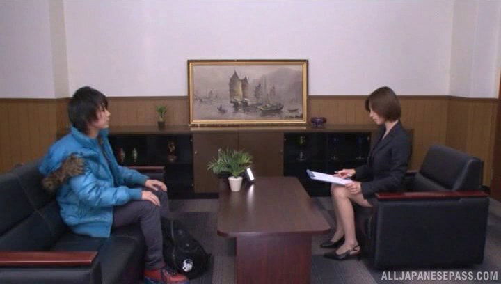 Office honey Akari Asahina grabs a dick and pleases it sexily