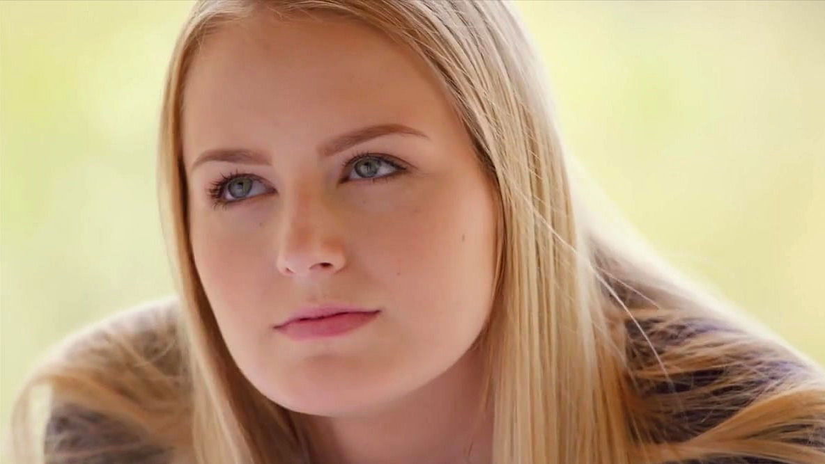 Sweet blonde preppy Scarlett Sage fucking hard stepdad