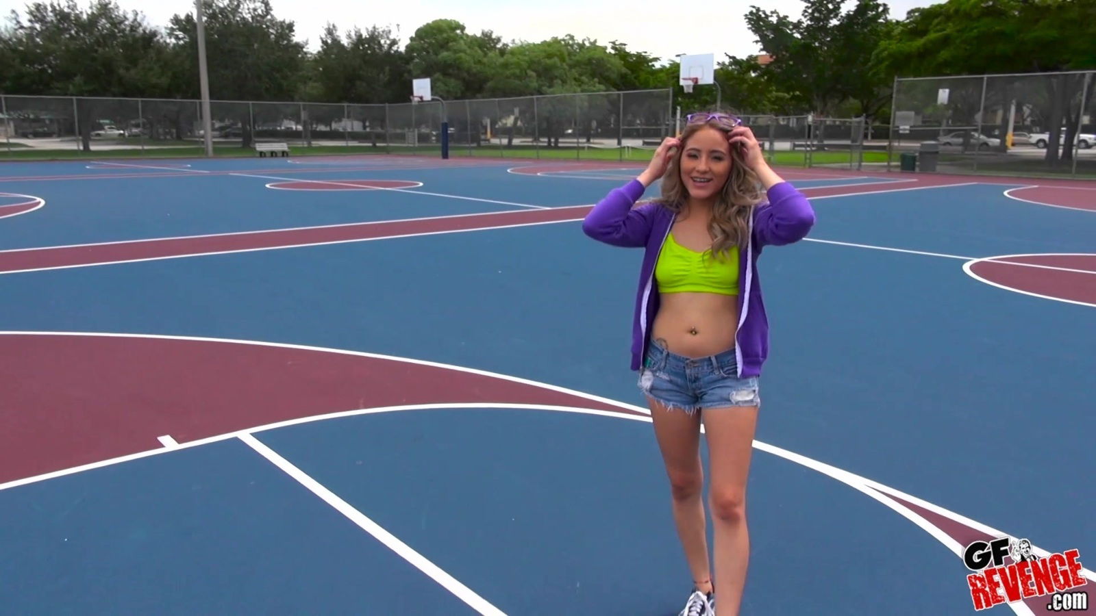 Sporty blonde Mila Hendrix gets cum in her mouth outdoors