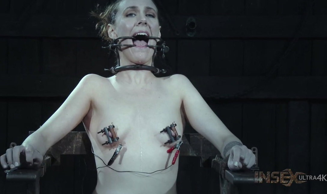 BDSM fetish session for caged slave babe Sierra Cirque