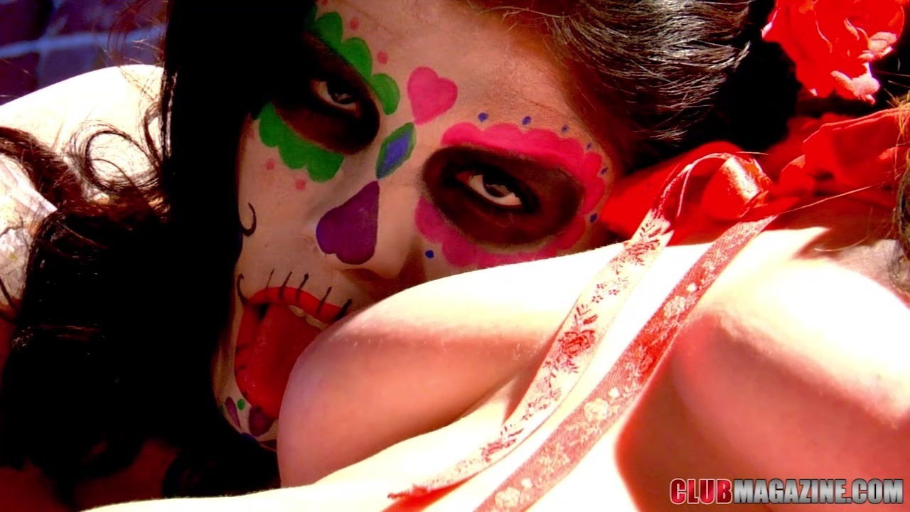 Nikki Rhodes with nice masturbating lesbian porn