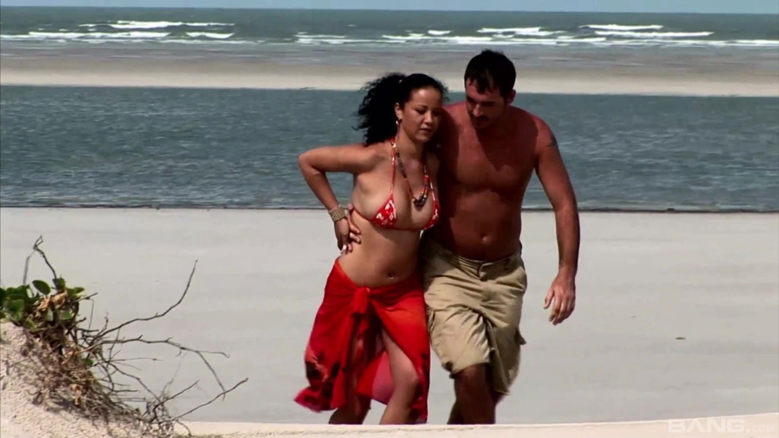 Bikini MILF babes Kaiya Kiara Lord have outdoor foursome