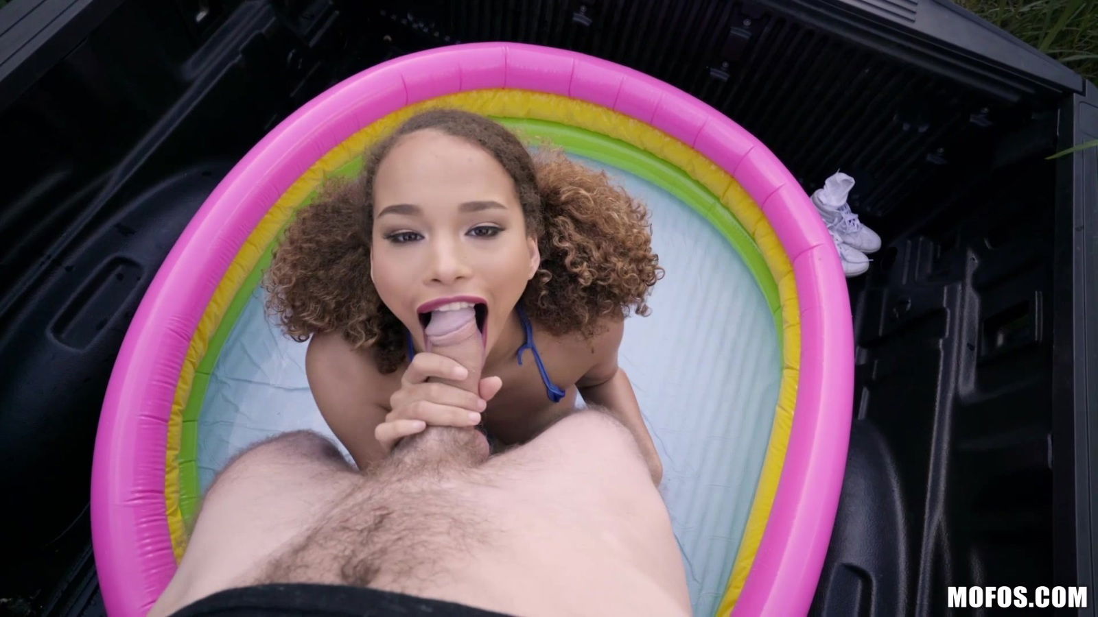 Curly chick sexy bikini Cecilia Lion enjoys hardcore trunk pickup