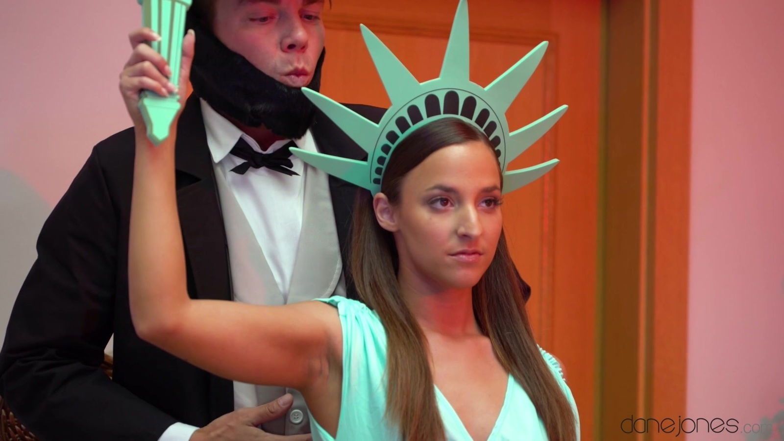 Sizzling Euro babe gets cock driven down her cunthole