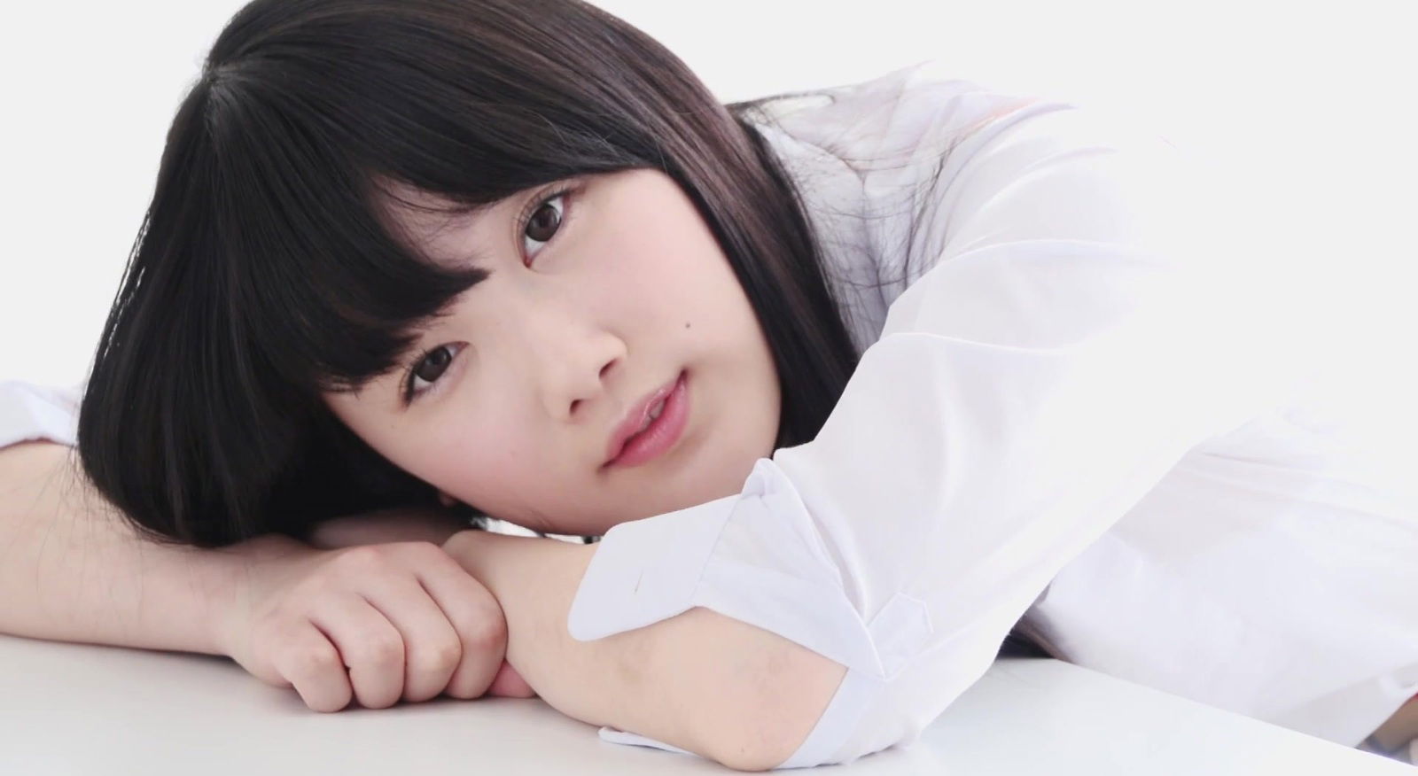 Some good-looking Japanese models are here to be touched