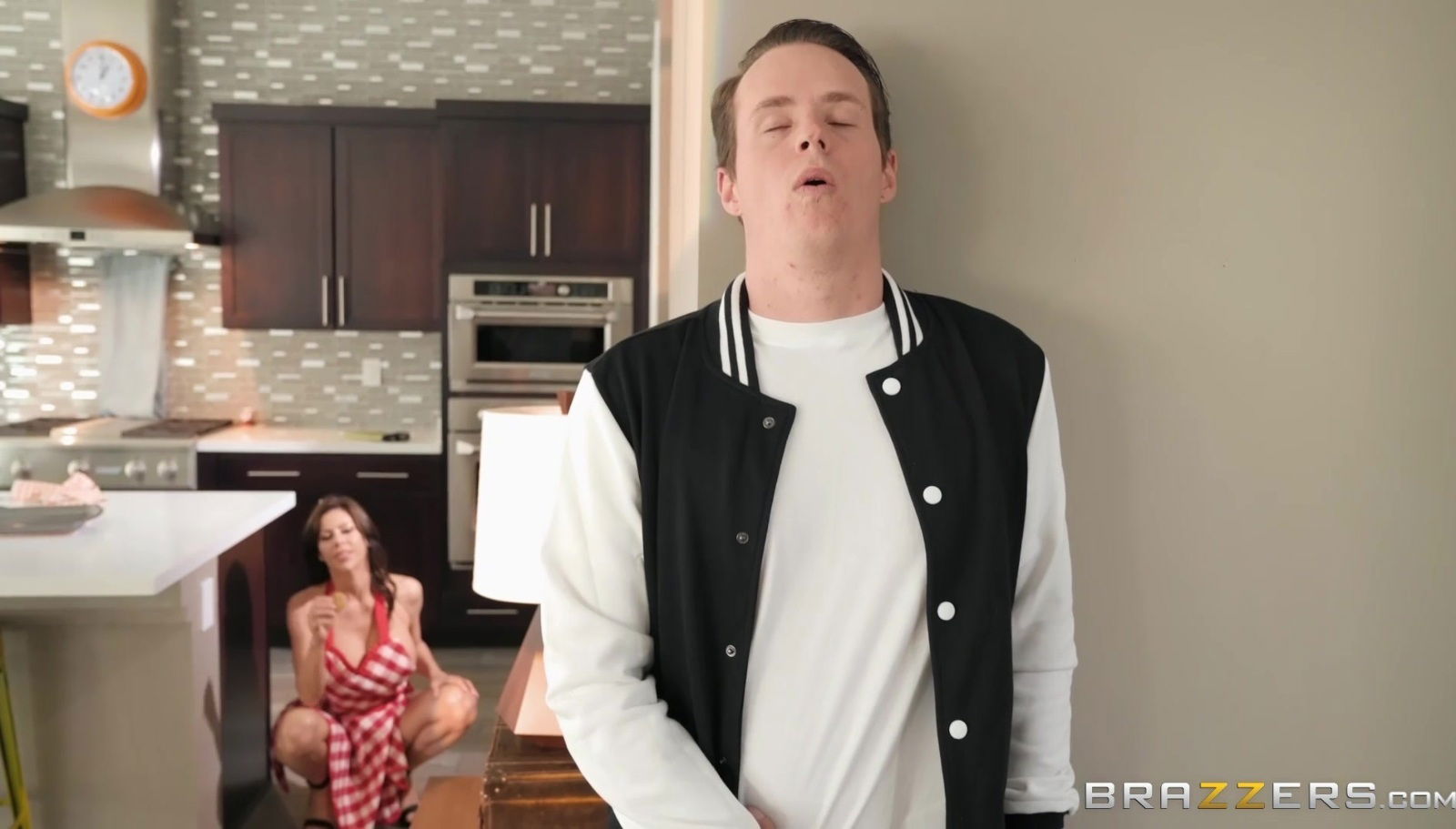 Fucking housewife with massive natural