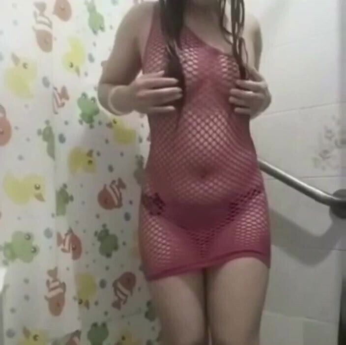 Indo Maid Sri Utami Sexy Dance 17