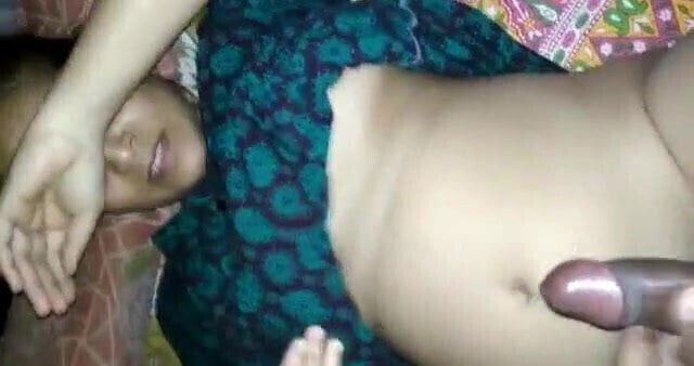 Indian mature aunty fucked by younger boyfrind in her home